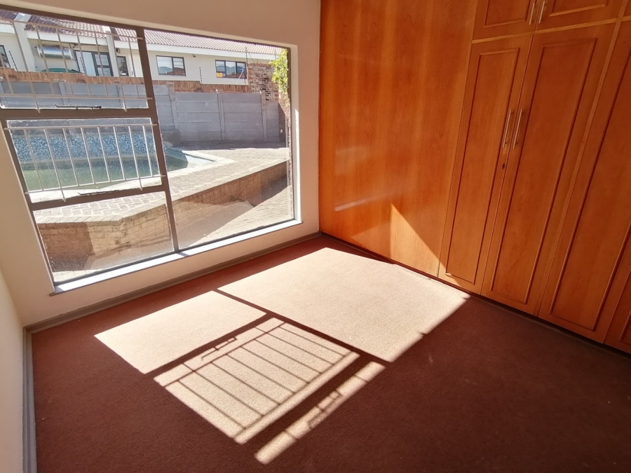 4 Bedroom Property for Sale in Heuwelsig Free State